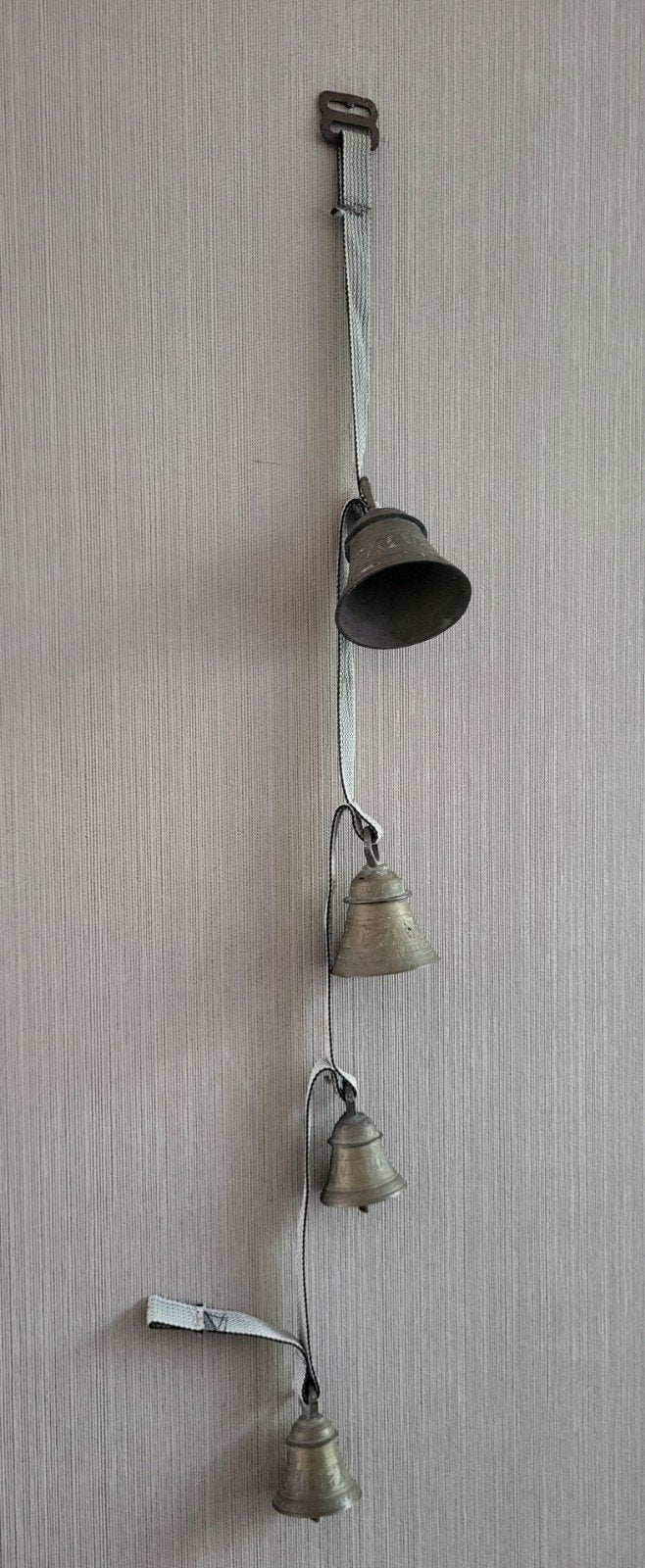 4 Oude koperen bellen aan lint, Ophalen of Verzenden