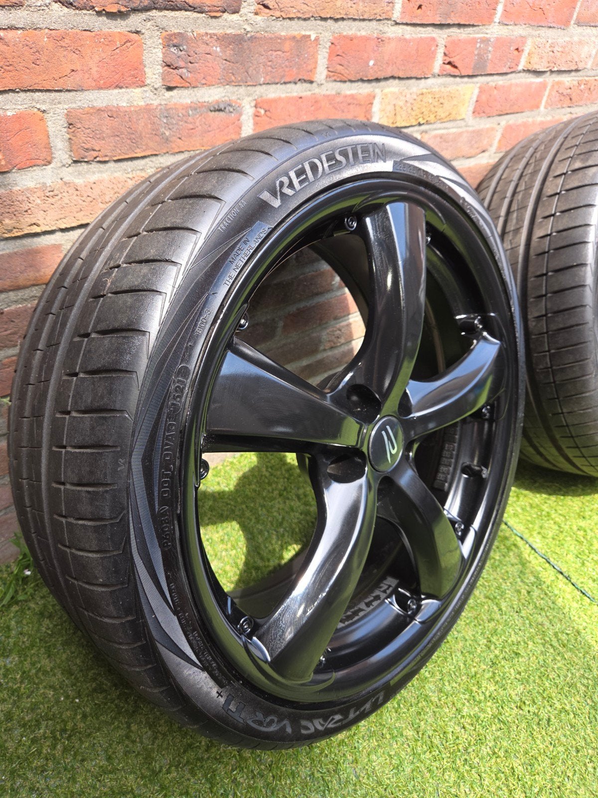 19 inch Alutec Velgen 5x100 + zgan Vredestein Banden ET35, Gebruikt, Banden en Velgen, 235 mm, Zomerbanden