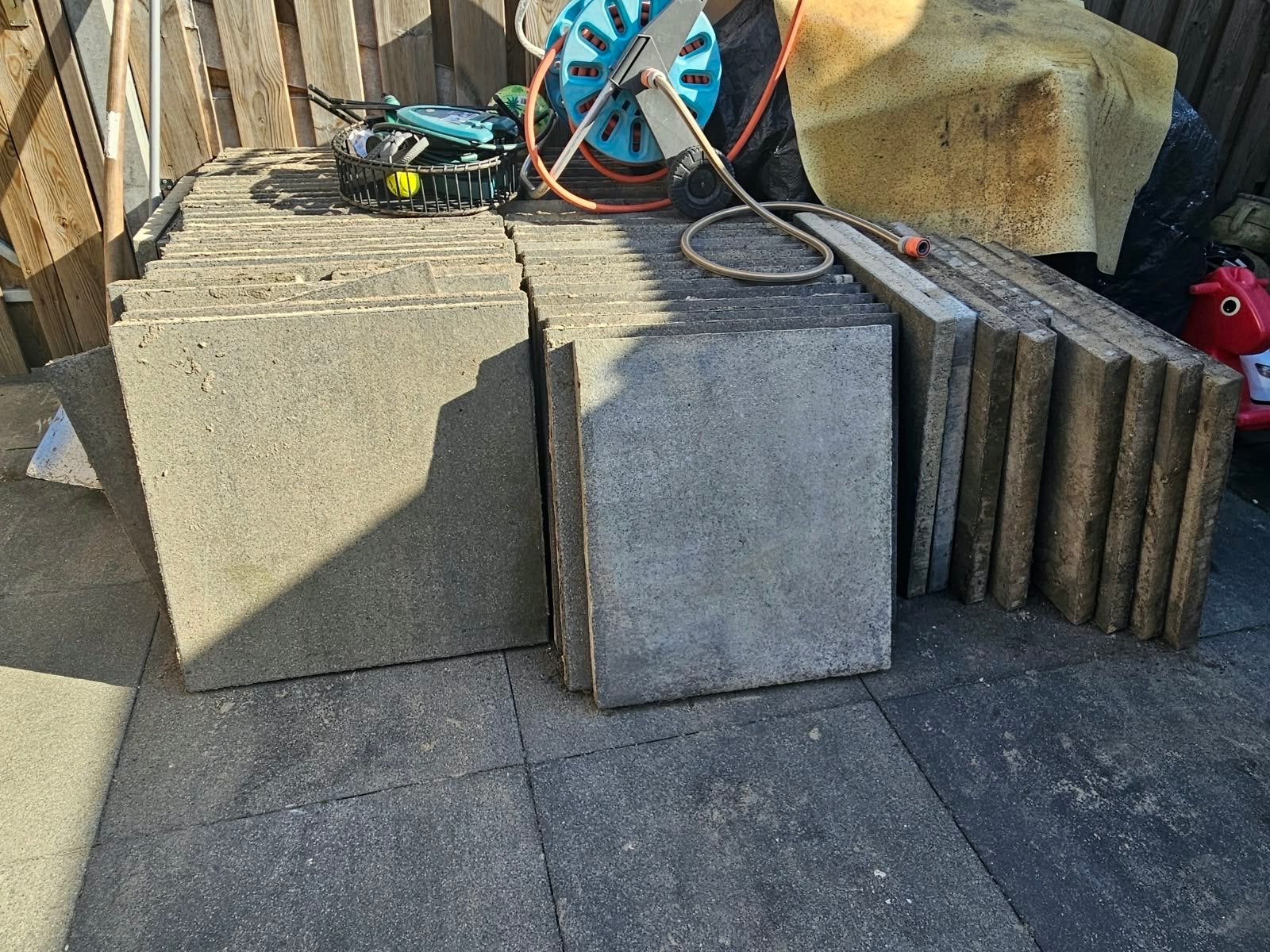 Gebruikte terrastegels - grijs beton, Tuin en Terras, Ophalen, Zo goed als nieuw, 10 m² of meer, Beton