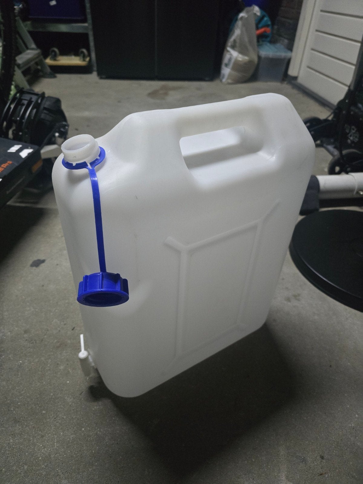 Witte jerrycan met kraantje - 20 liter, Ophalen