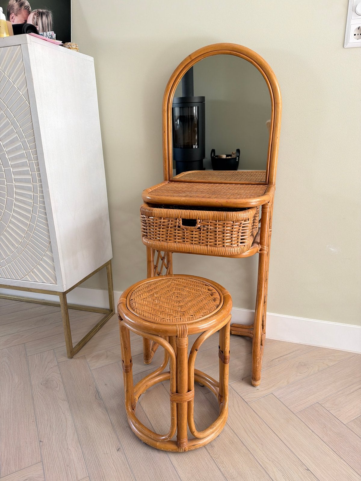 Vintage rotan kaptafel met krukje, Ophalen