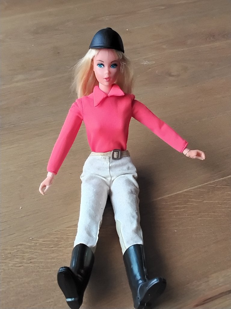 Vintage Amazone Barbie, Mattel, 1977, met beweegbare duimen, Verzamelen, Poppen, Ophalen of Verzenden, Gebruikt, Pop