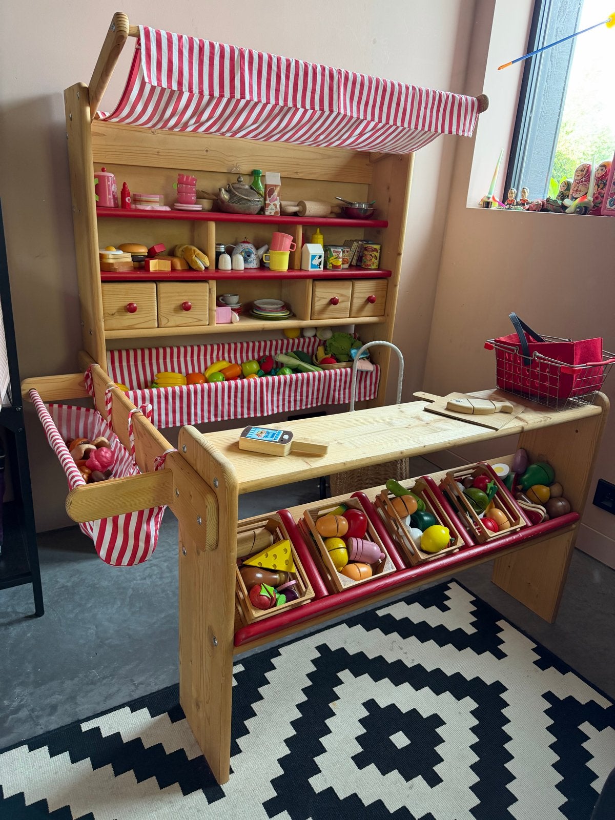 Grote houten speelgoedwinkel met accessoires, Ophalen, Gebruikt, Meubelstuk of Keukentje