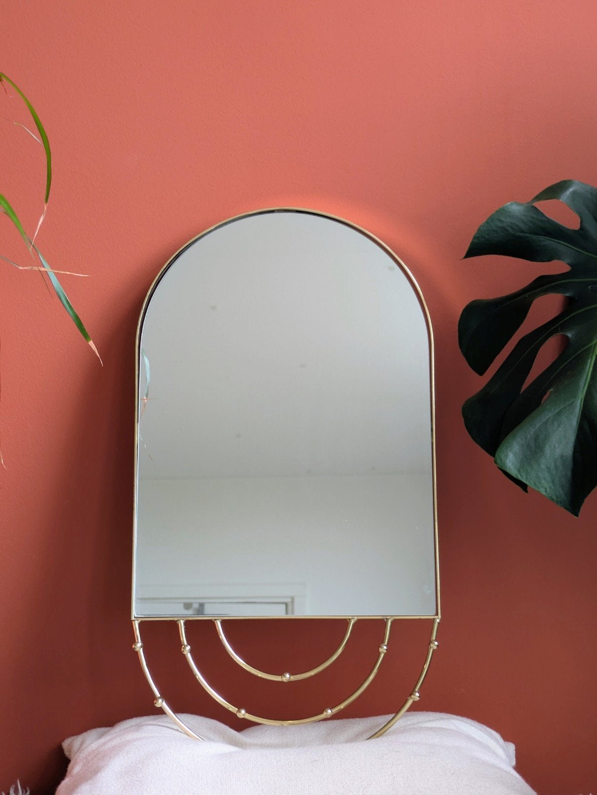 Sklum spiegel met sieradenhangers, goudkleurig ijzeren frame, Ophalen, Minder dan 50 cm, Gebruikt, Minder dan 100 cm