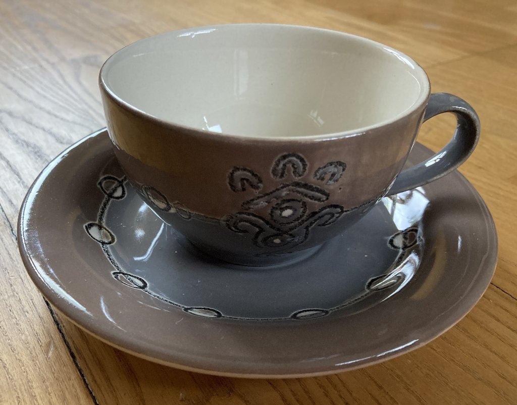 Kop en schotel cappuccino bruin grijs wit uit wereldwinkel, Huis en Inrichting, Keuken | Servies, Nieuw, Ophalen of Verzenden