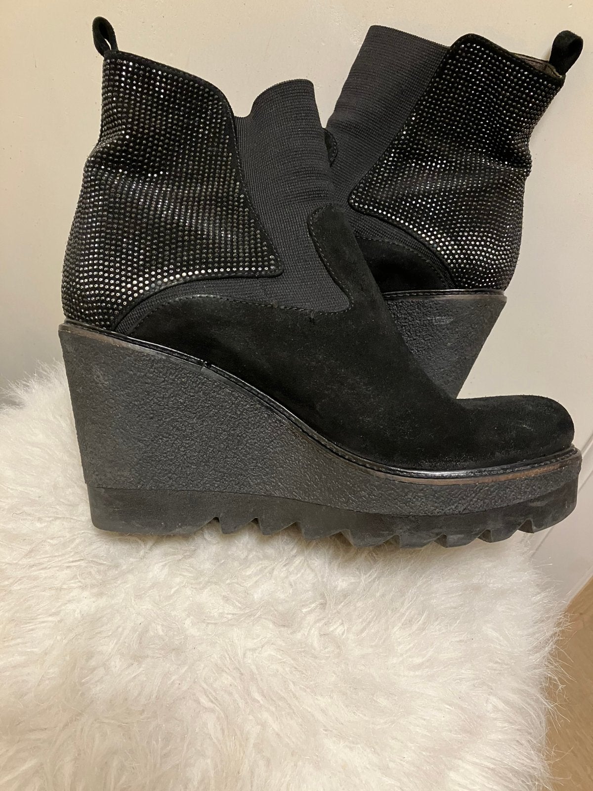 Enkellaars sleehak zwart suede fausto zenga mt. 38, Kleding | Dames, Schoenen, Ophalen, Zo goed als nieuw, Zwart