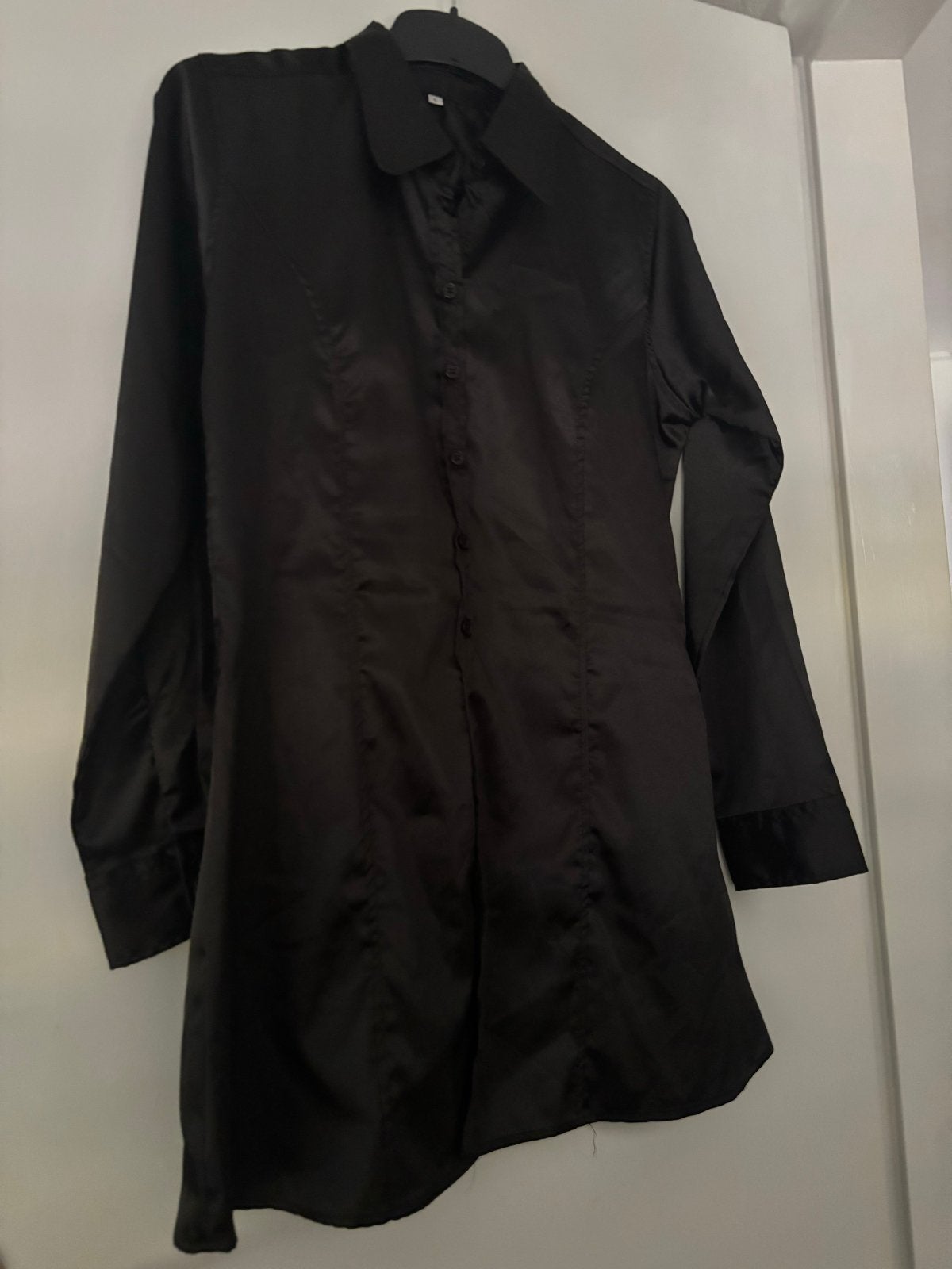 Zwarte satijnen blouse/tuniek, Ophalen of Verzenden, Zo goed als nieuw, Maat 38/40 (M), Zwart