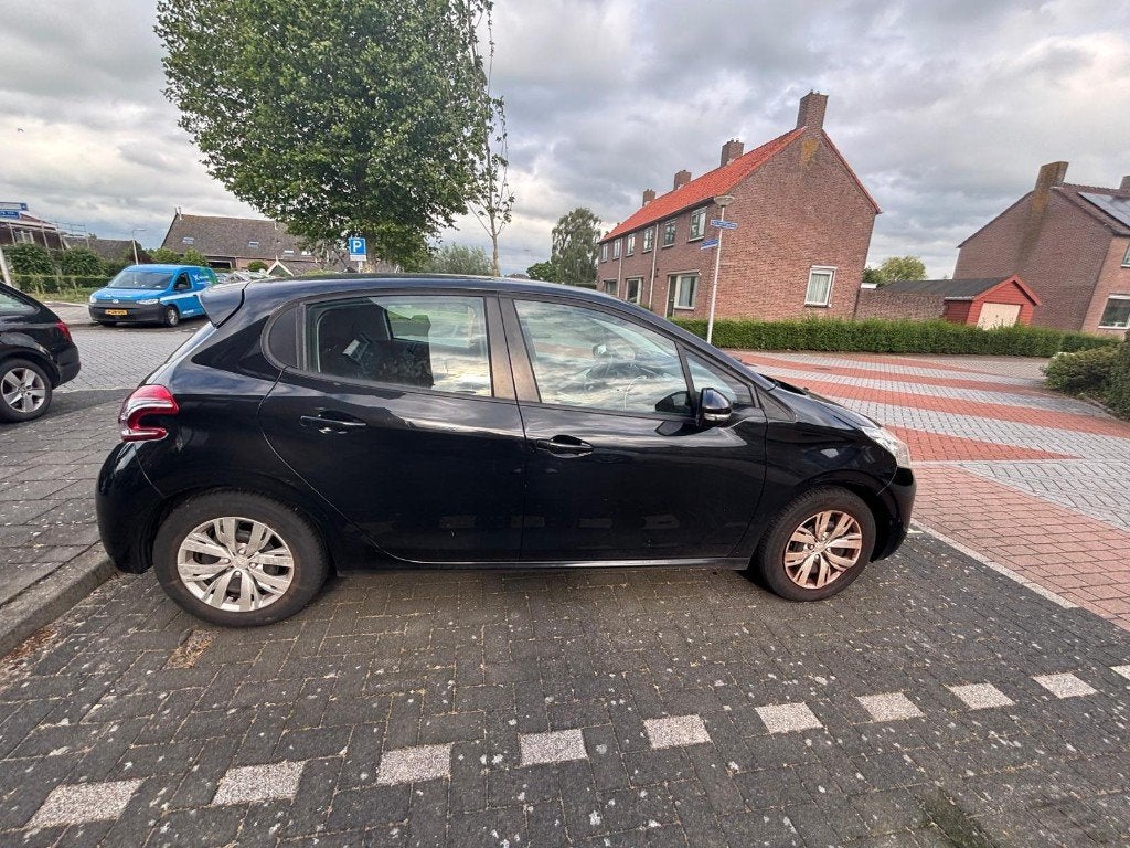 Peugeot 208 1.0 VTI 50KW/68PK 5-D 2014 Zwart, Auto's, Voorwielaandrijving, 450 kg, 24 km/l, Particulier