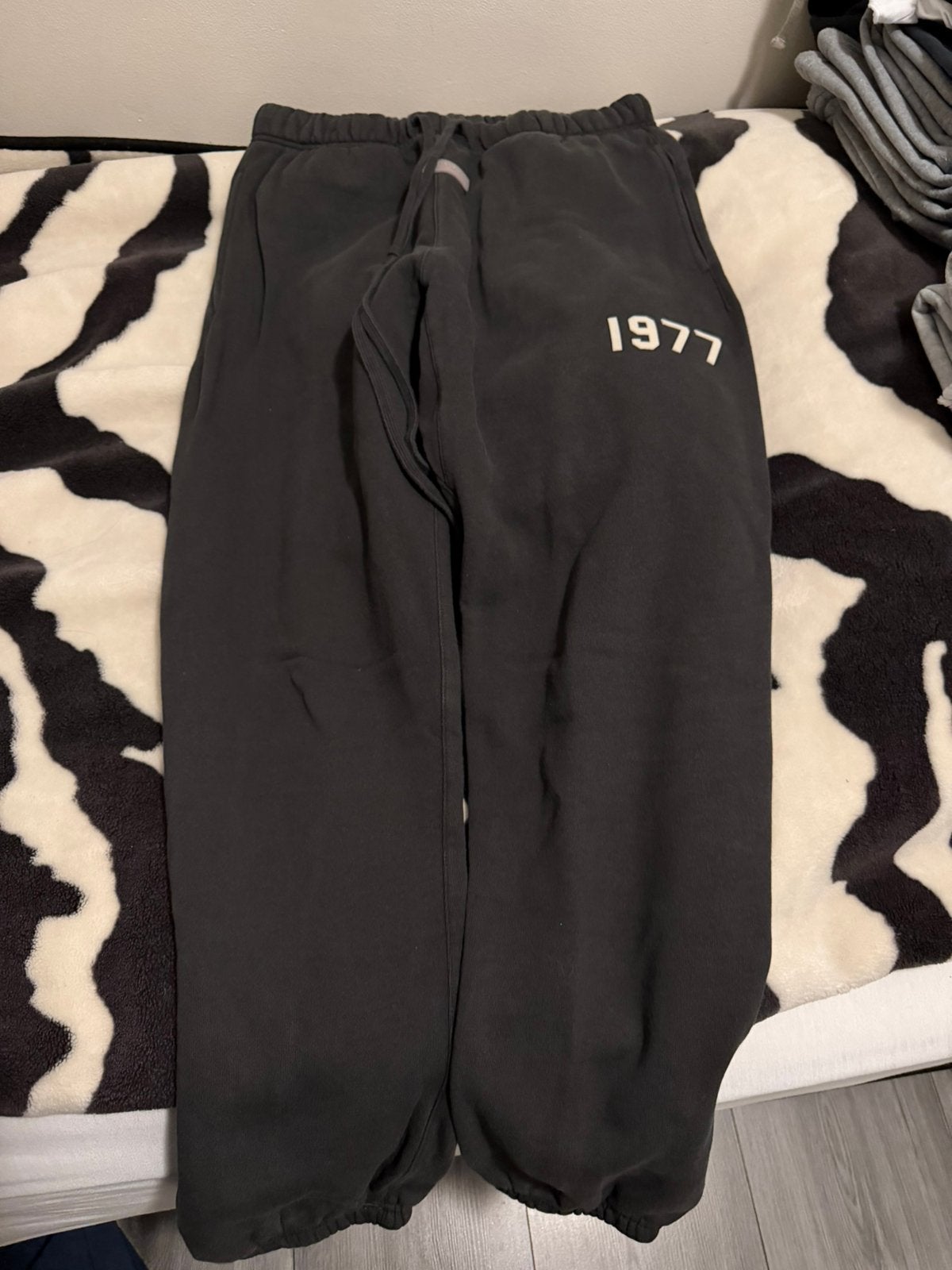 Essentials pak 1977 zwart, Ophalen, Zo goed als nieuw