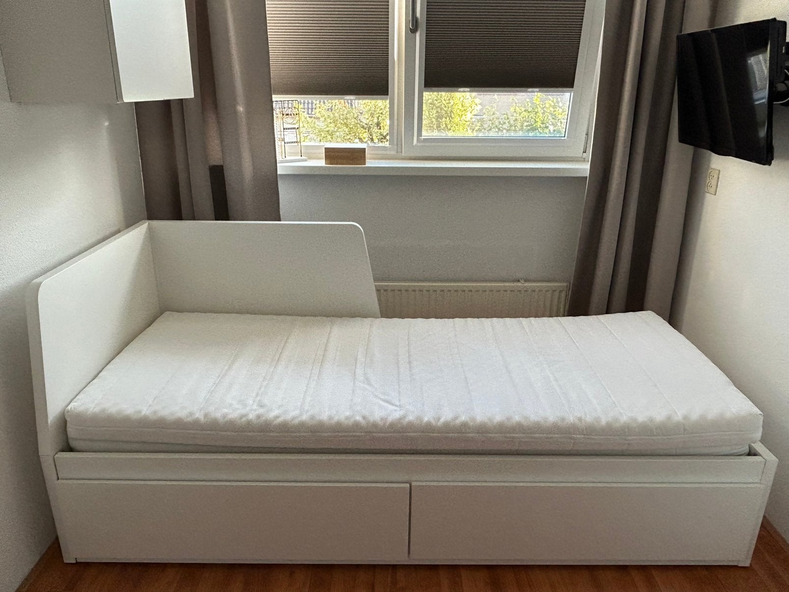 IKEA Flekke bedbank – Uitschuifbaar - met lades + matrassen, Ophalen, Eenpersoons, Wit, Zo goed als nieuw