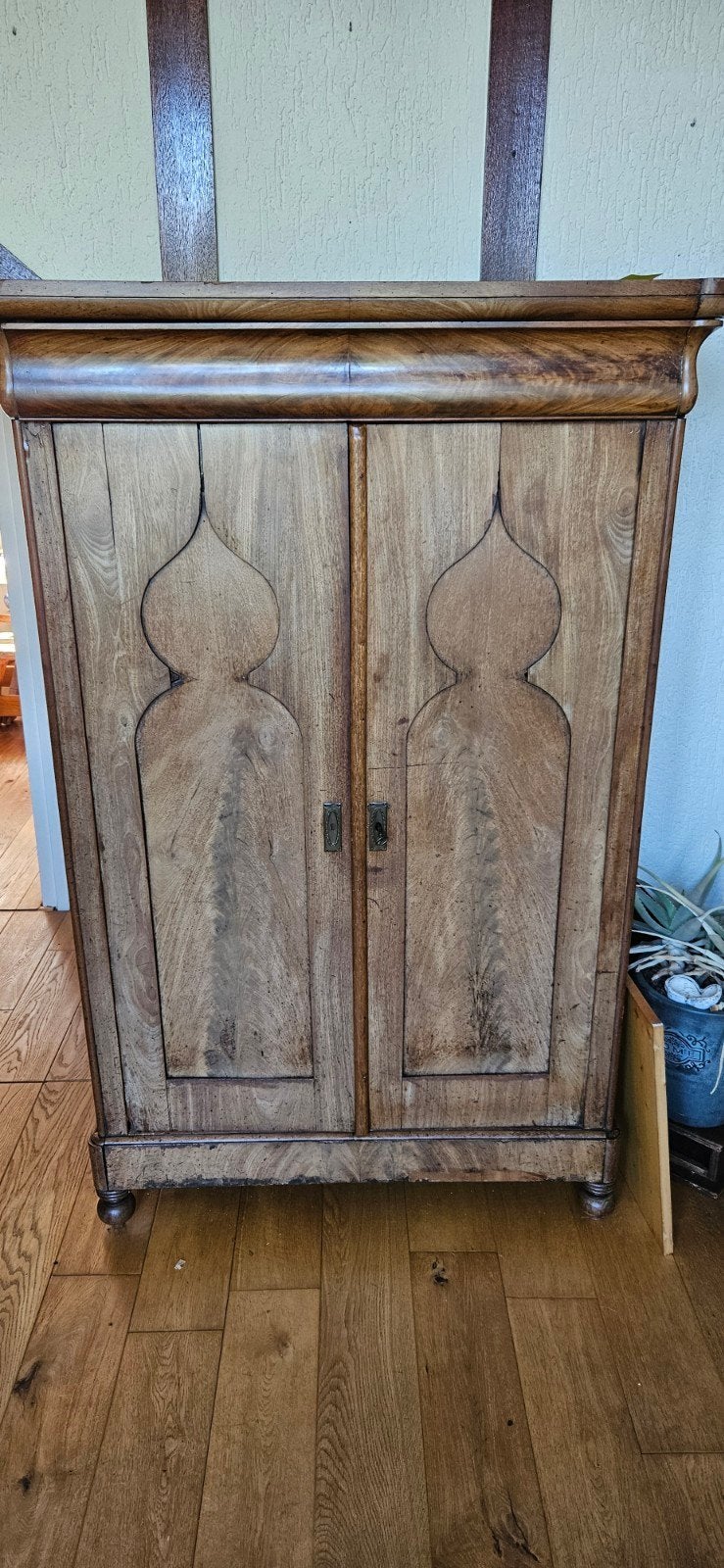 Antieke houten kast met twee deuren en planken, Ophalen of Verzenden