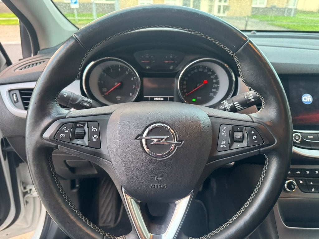 Foto 20 van Opel Astra 1.0 Turbo  Sports Tourer 2017 Wit Airco| trekhaak
