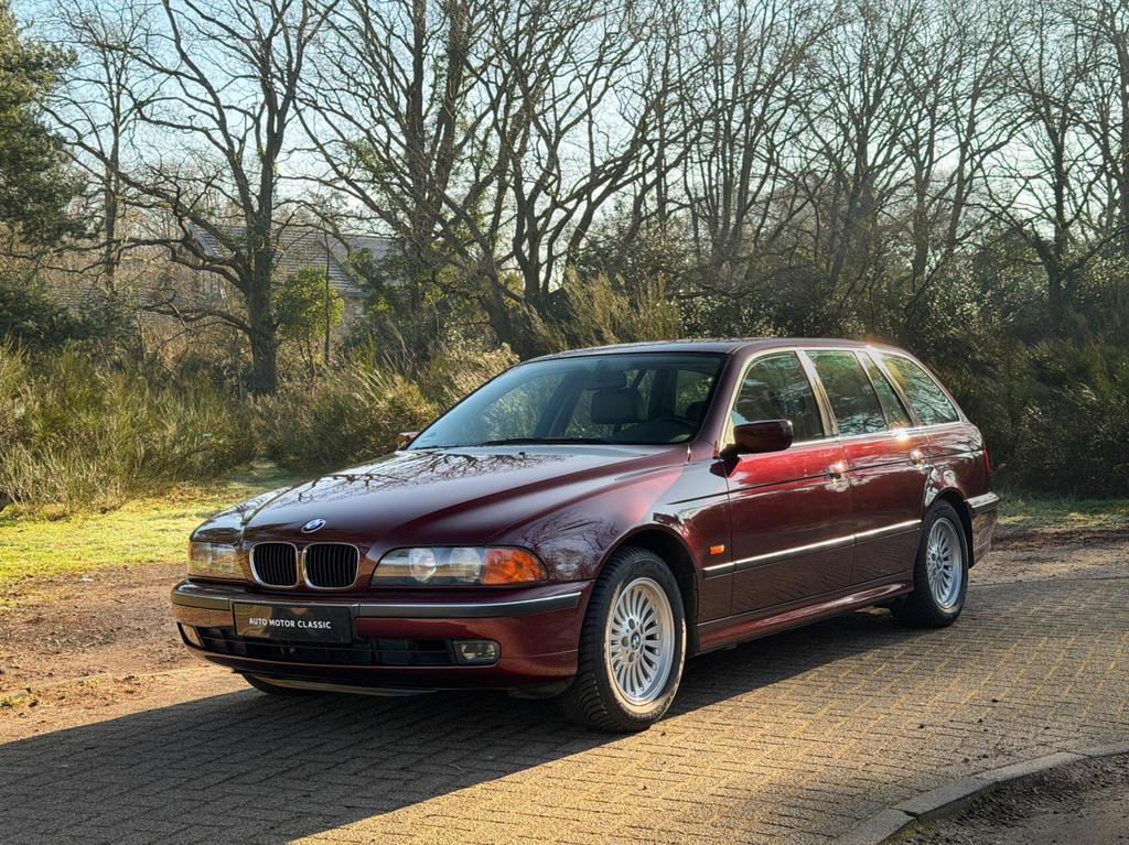 BMW 5-serie Touring E39 | Royal Red | Blijvend youngtimer, Auto's, Achterwielaandrijving, Gebruikt, Zwart, 150 pk