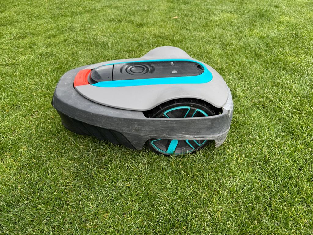 Gardena/Husqvarna robotmaaier, Sileno City 600 incl garage, Tuin en Terras, Robotmaaiers, Ophalen, Gebruikt, Minder dan 20 cm