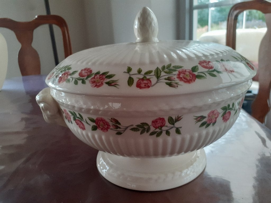 rosalind wedgwood dekschaal op voet, Huis en Inrichting, Keuken | Servies, Klassiek, Nieuw, Ophalen of Verzenden, Schaal of Schalen