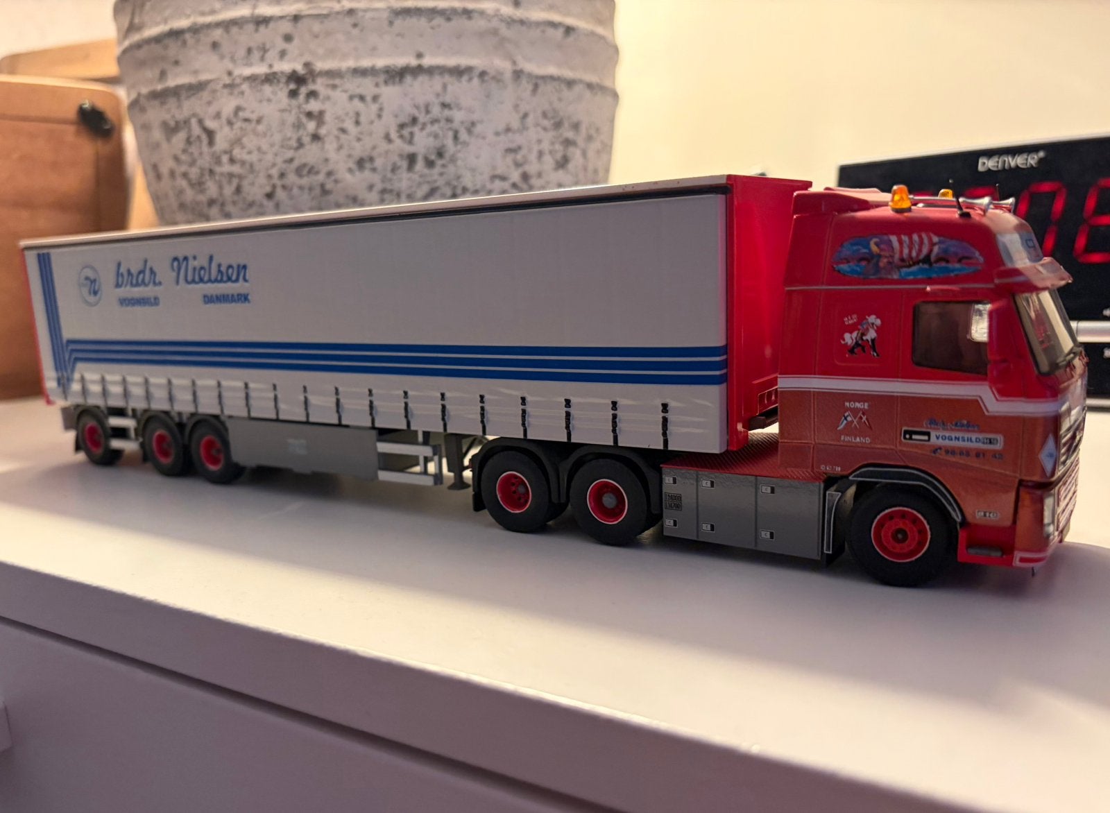 Tekno Volvo BRDR Nielsen code3, Hobby en Vrije tijd, Modelauto's | 1:50, Ophalen of Verzenden, Zo goed als nieuw, Bus of Vrachtwagen