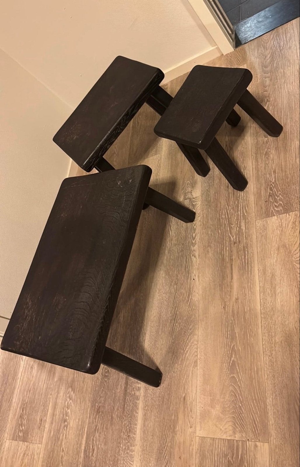 Set van 3 antieke donkerbruine houten bijzettafels, Minder dan 55 cm, Gebruikt, Rechthoekig, Hout
