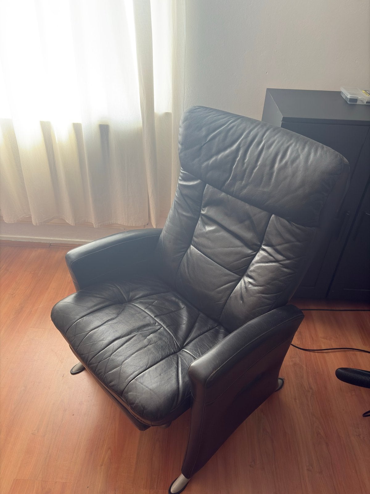 2x Relaxfauteuil met Voetensteun - Zwart Stoel, Ophalen, Gebruikt, Leer, 75 tot 100 cm