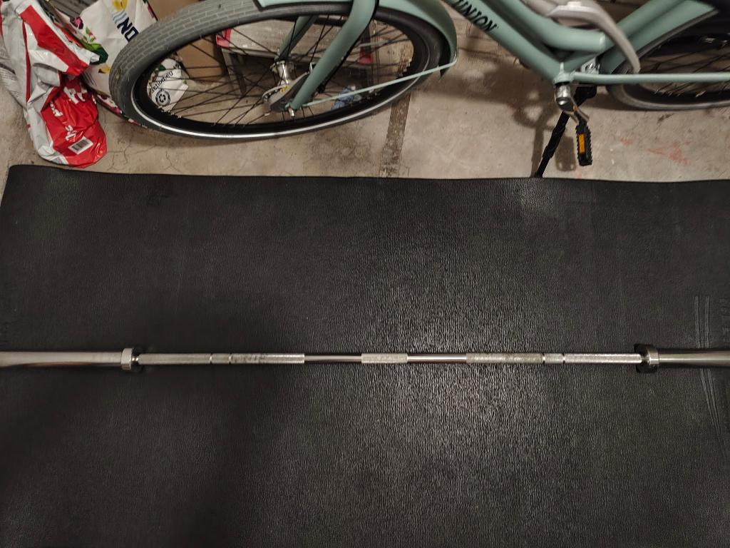 Olympische Barbell - ATX Economy Power Bar 50mm, Sport en Fitness, Fitnessmaterialen, Ophalen, Gebruikt, Benen, Halterstangen