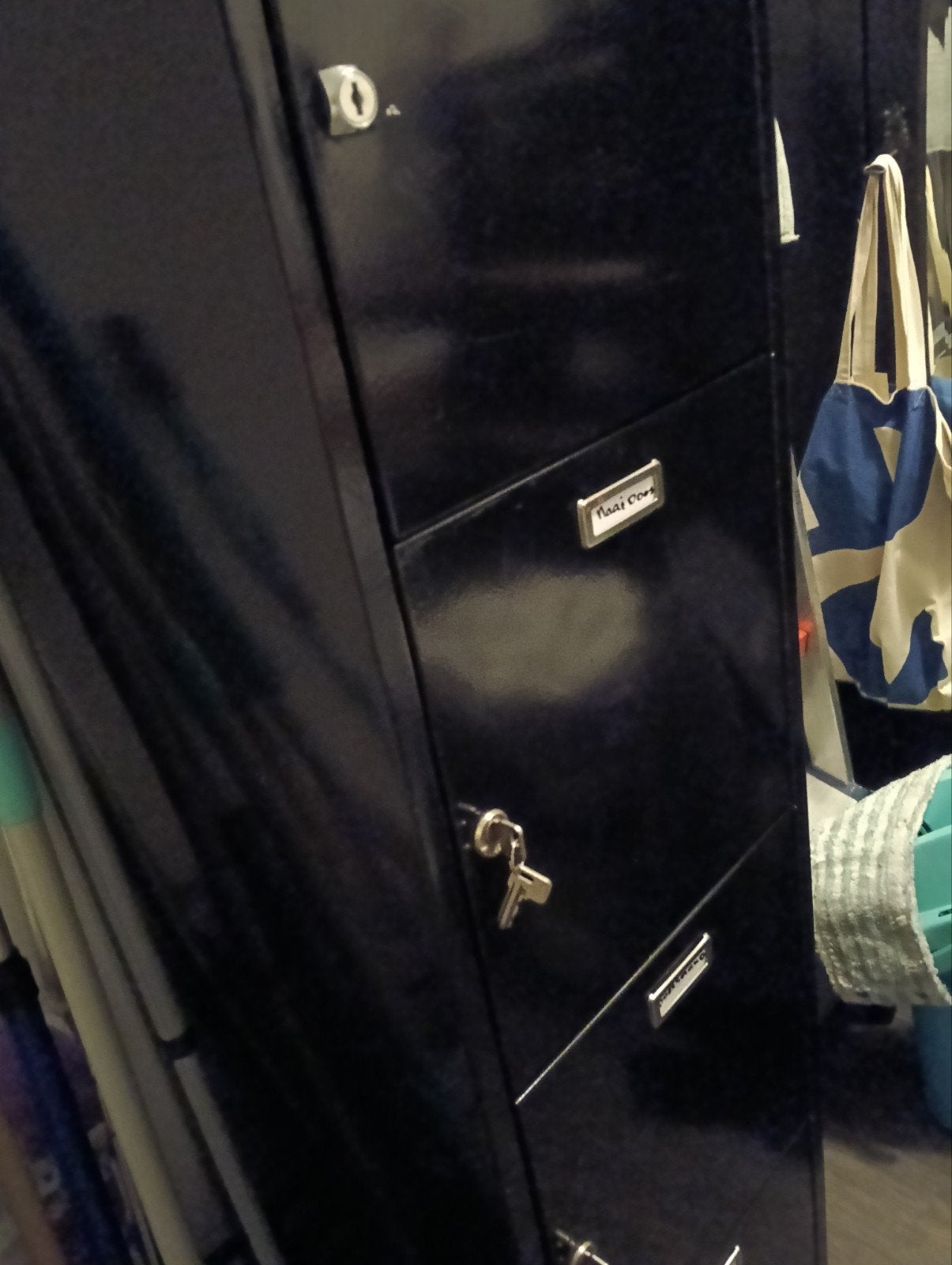 Locker kast, Ophalen