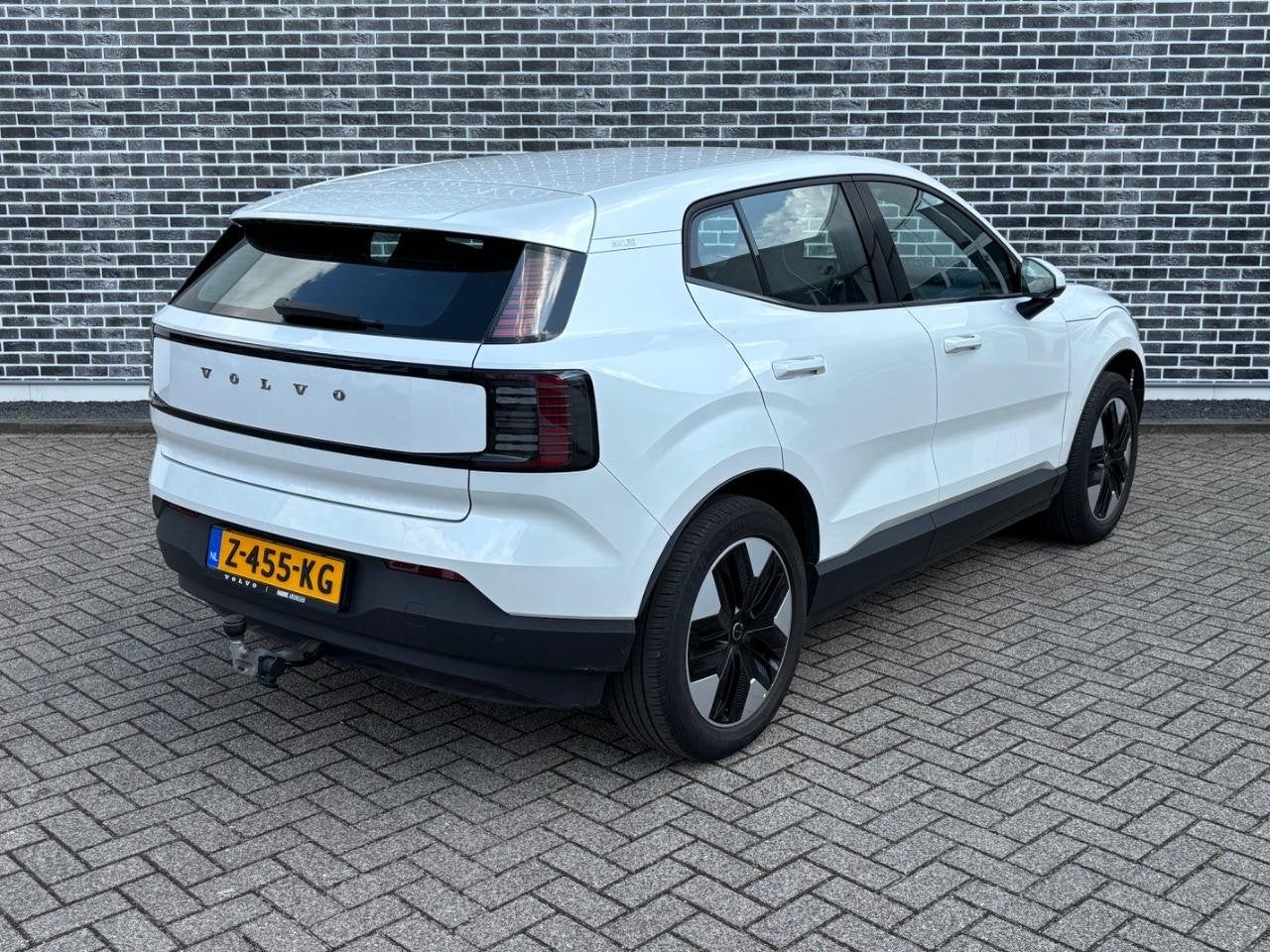 Volvo EX30 Single Motor Core 51 kWh | Trekhaak | Stoelverwar, Auto's, Achterwielaandrijving, Gebruikt, Leder en Stof, Wit