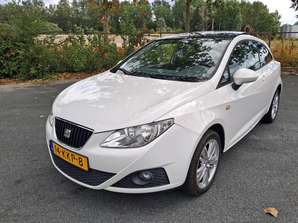 Seat Ibiza 1.4 63KW 3DRS 2010 Wit, Auto's, Voorwielaandrijving, Stof, 40 €/maand, 4 cilinders