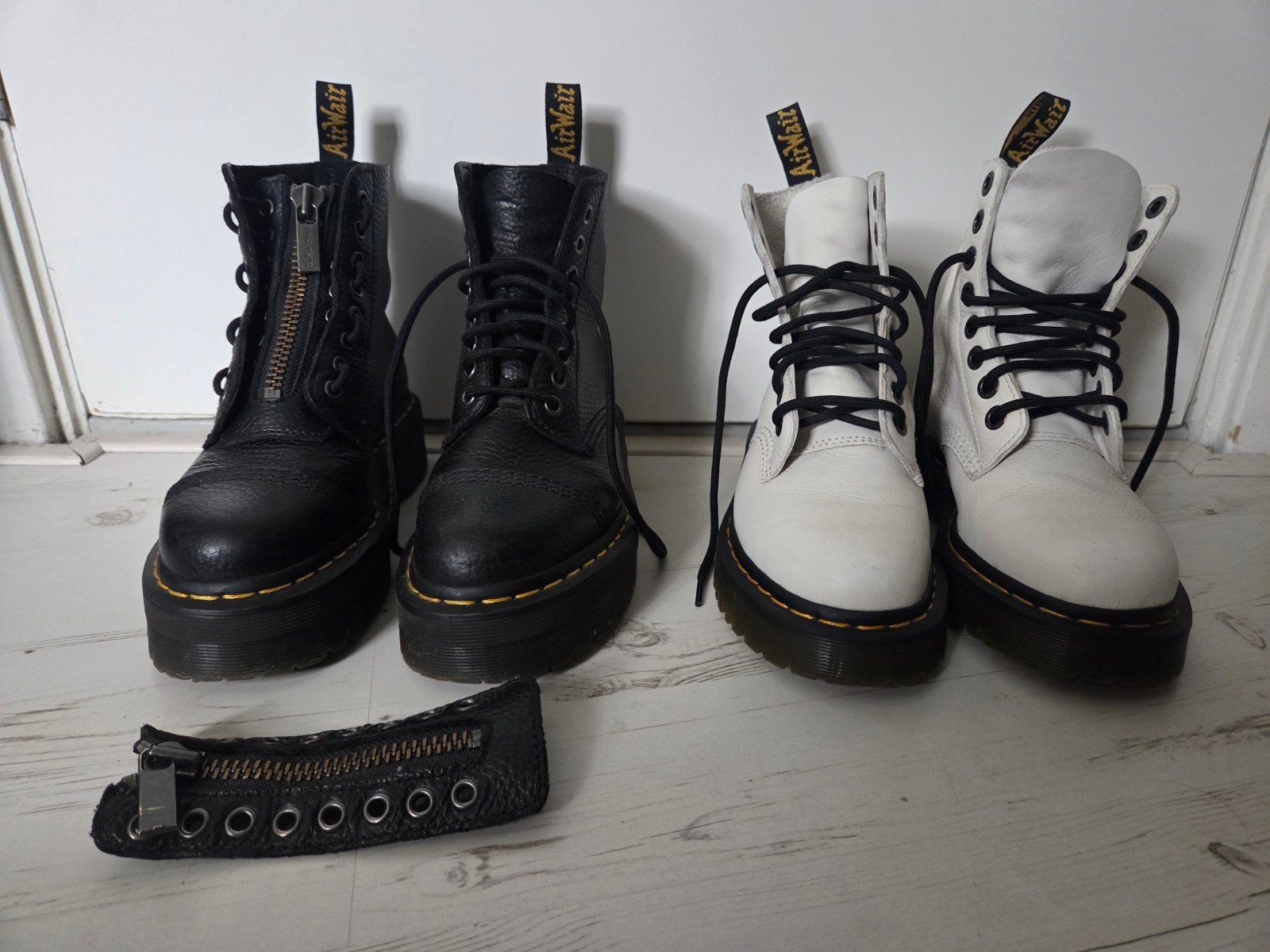 Twee paar Dr. Martens maat 37, Kleding | Dames, Schoenen, Ophalen of Verzenden, Zo goed als nieuw, Zwart