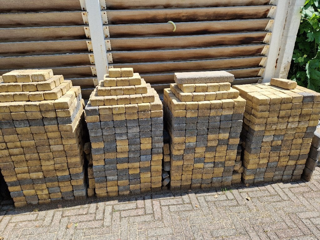 +- 70m2 cobblestones/klinkers. Gestapeld klaarliggen., Ophalen, Gebruikt, Klinkers, 10 m² of meer