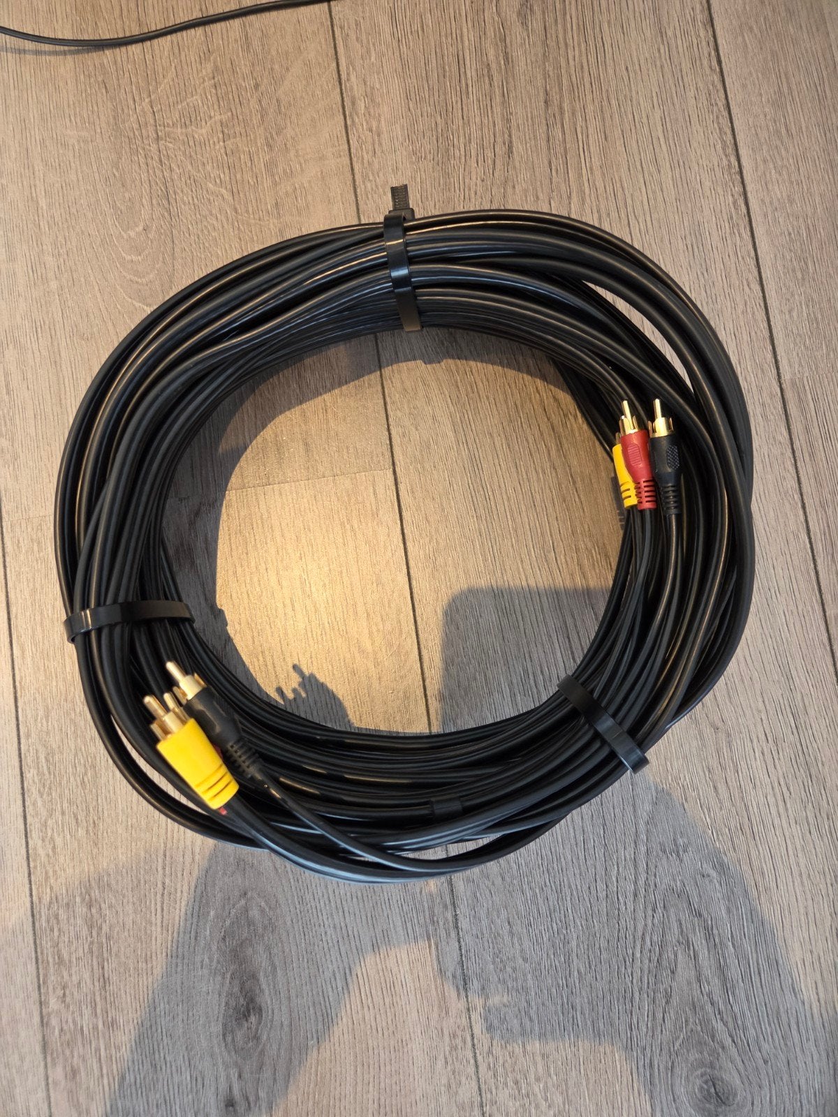 Tulp kabel - Audio/Video kabel 15 meter, Ophalen of Verzenden, Zo goed als nieuw, 10 meter of meer, Overige kabels