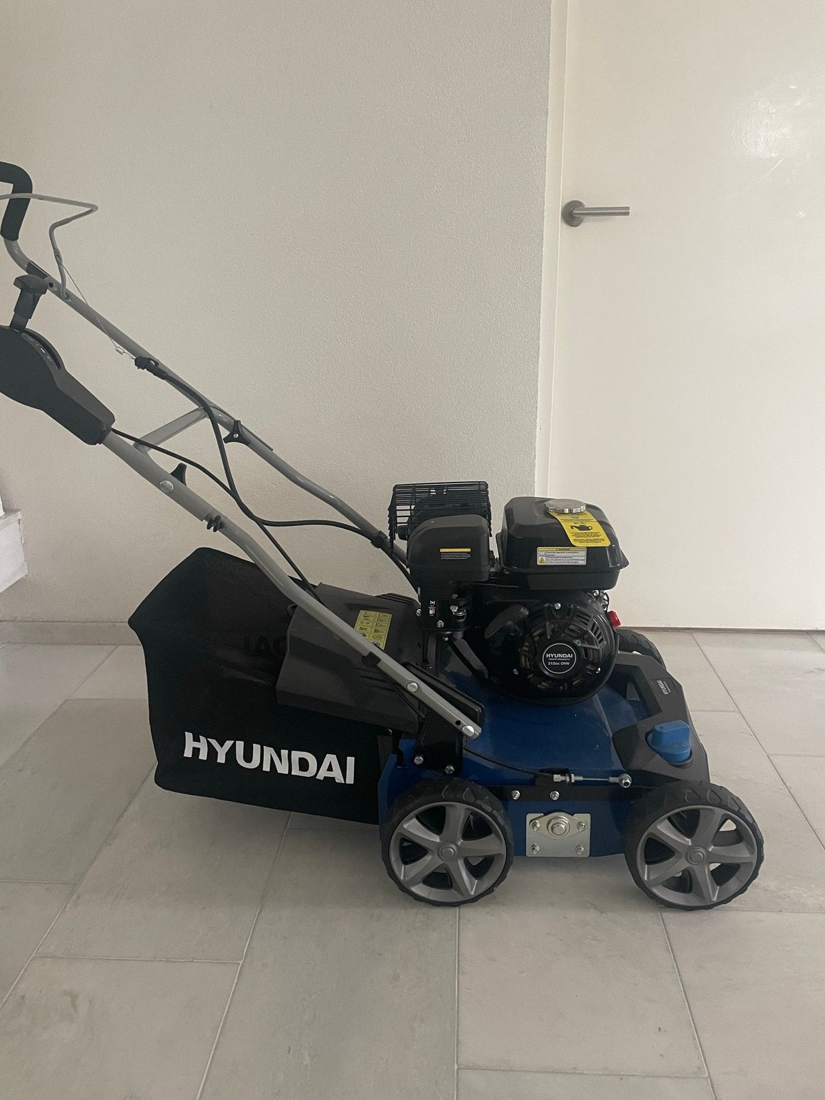 Nieuwe Hyundai 57061 Benzine Verticuteermachine, Ophalen, Nieuw, Benzine