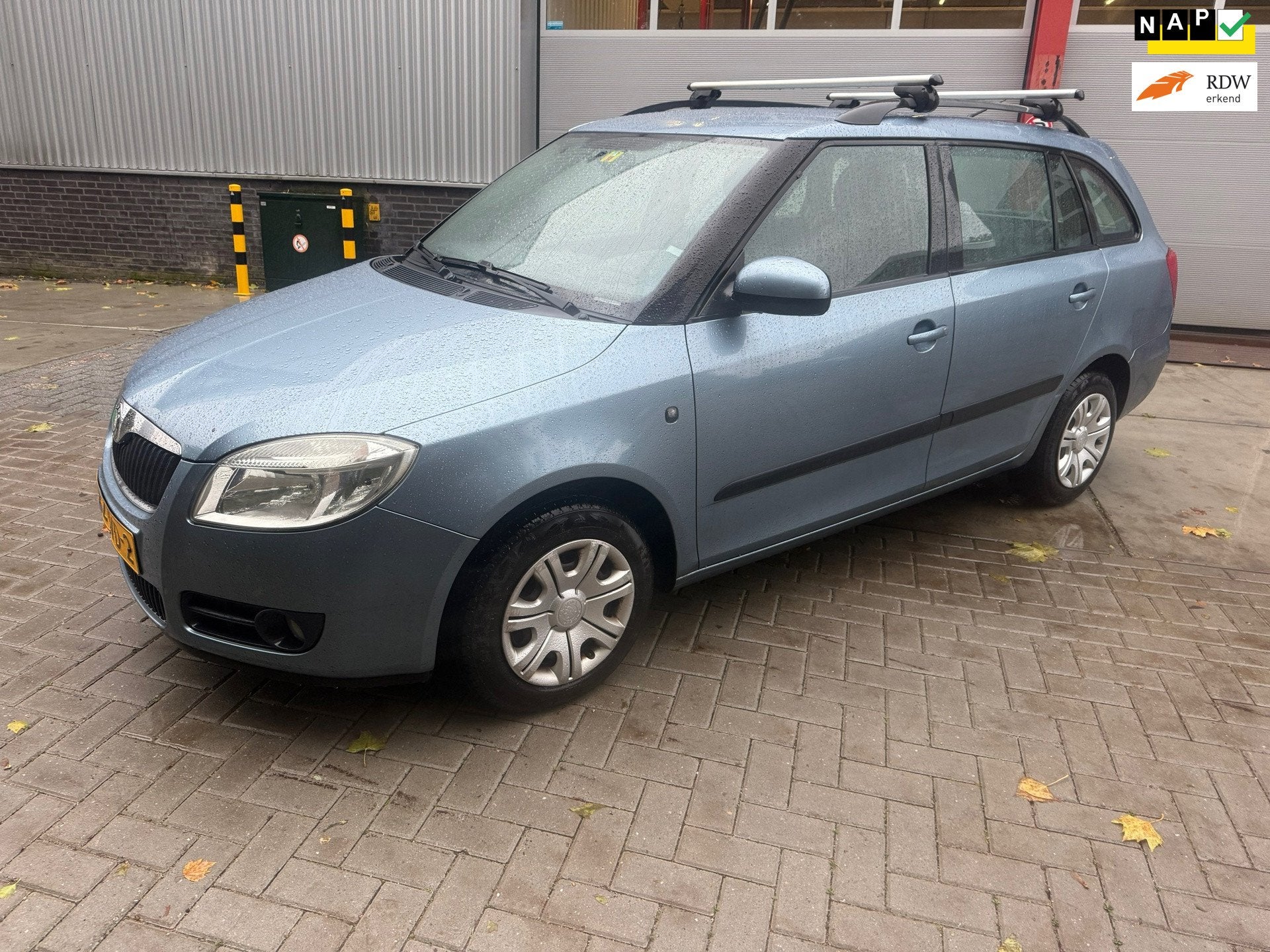 Skoda Fabia Combi 1.4-16V Ambiente, Auto's, Voorwielaandrijving, 4 cilinders, Blauw, Origineel Nederlands