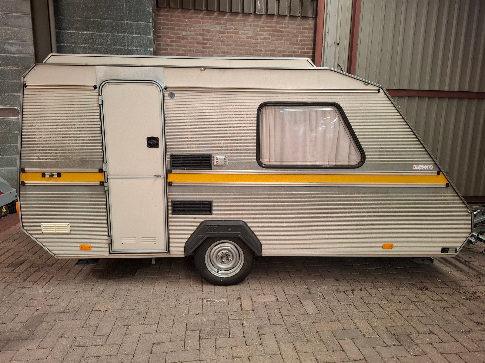 Kip Kompakt 400EK - caravan met voortent en luifel, Caravans en Kamperen, Standaardzit, Kip, Tot en met 2, Bedrijf