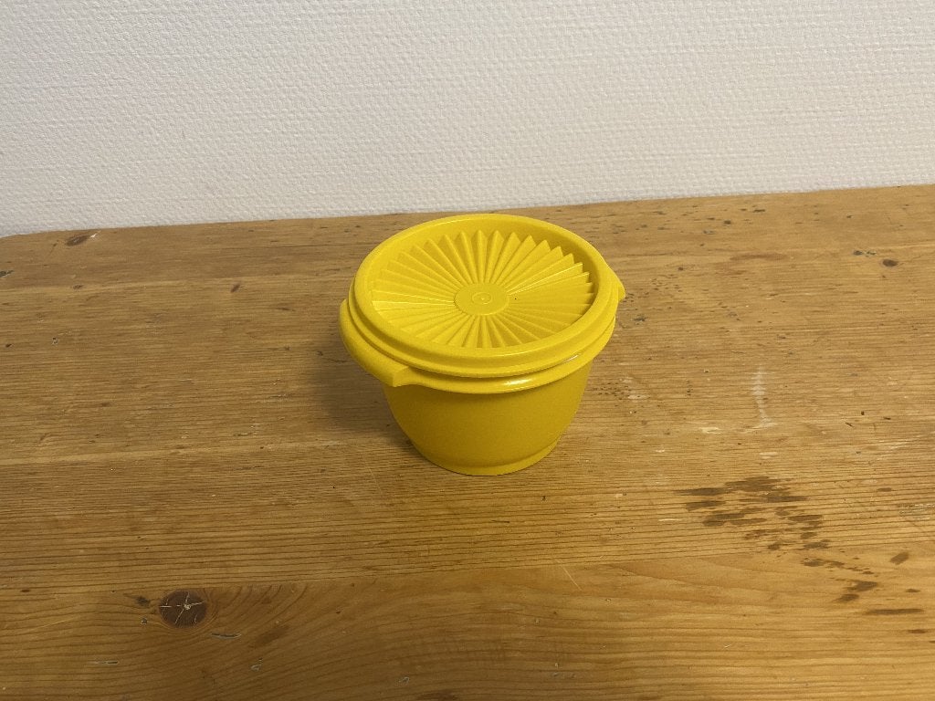 Tupperware Bakje met Sterdeksel ( geel, 700 ml ), Huis en Inrichting, Keuken | Tupperware, Ophalen of Verzenden, Gebruikt, Geel