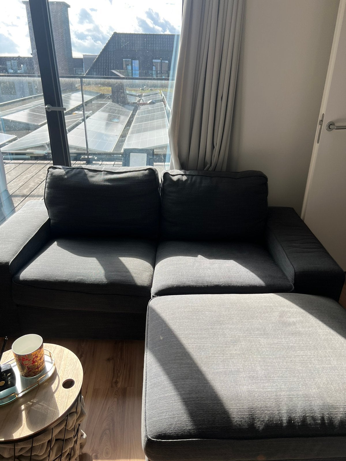 Donkergrijze Ikea Kivik bank met voetenbank met bergruimte, Huis en Inrichting, Ophalen, Zo goed als nieuw, Stof