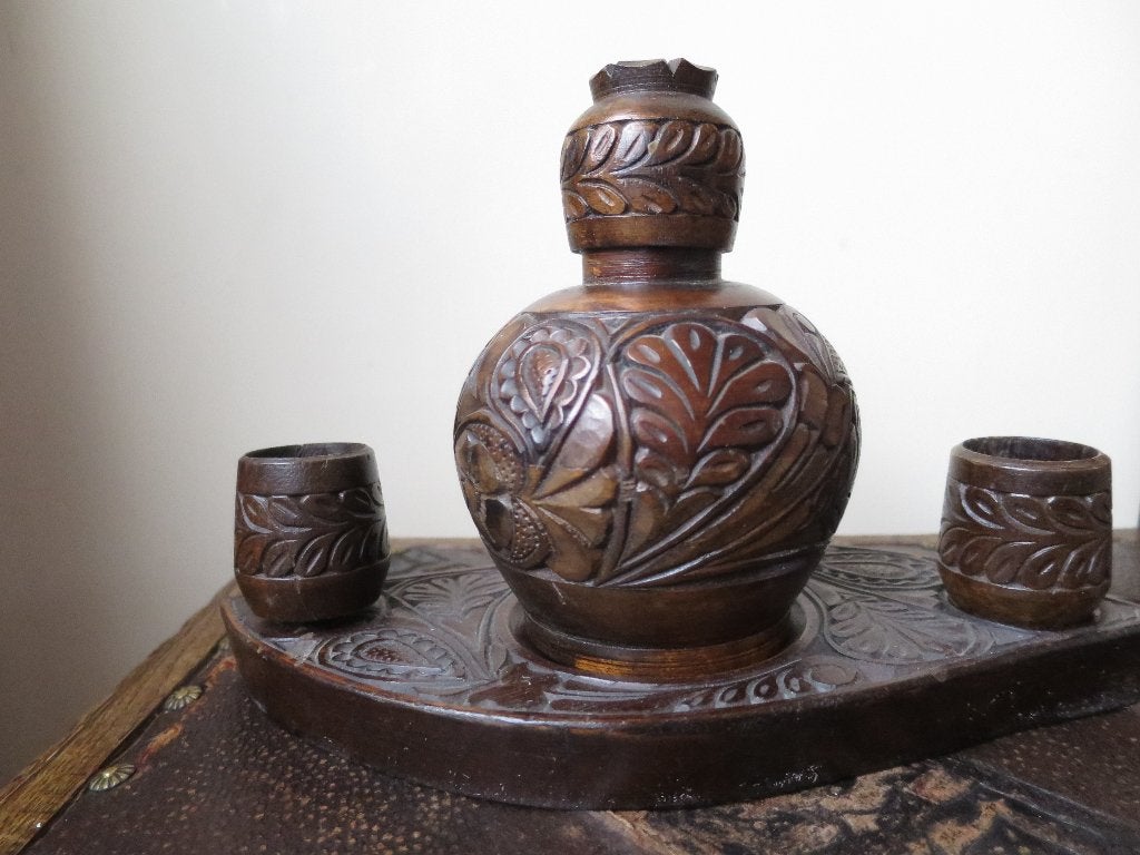 MOOI UIT HOUT GESNEDEN FLES/DIENBLAD/BEKERS, Ophalen of Verzenden