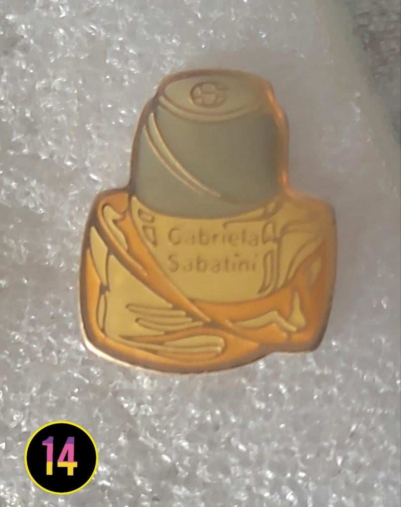 Vintage Gabriela Sabatini parfumflesje pin, Verzenden, Zo goed als nieuw, Merk, Speldje of Pin