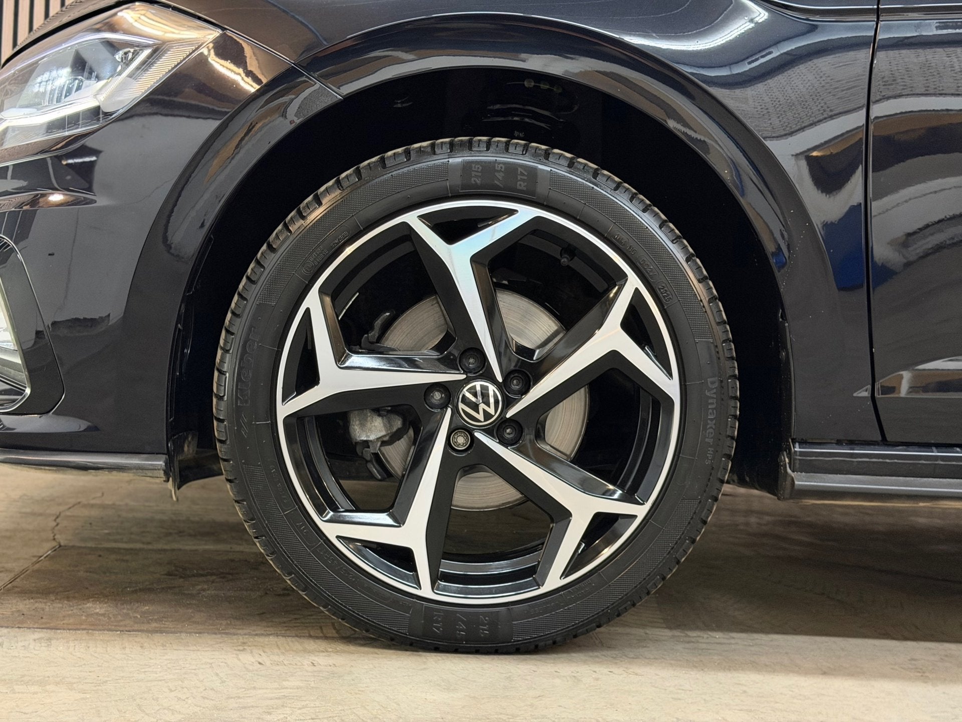 Volkswagen Polo 1.0 TSI R-Line 2020 DSG LED CRUISE CAR-PLAY, Auto's, Dealer onderhouden, Gebruikt, 1095 kg, Zwart
