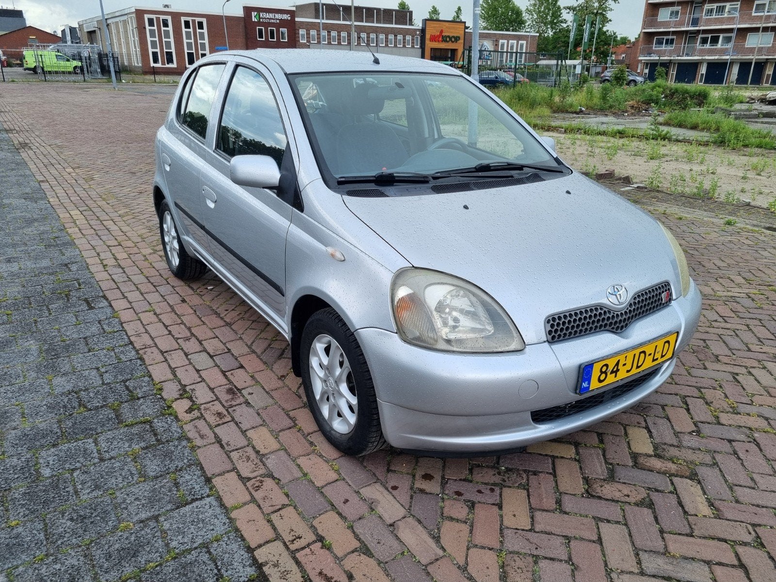 Toyota Yaris 1.3 16V 5DR Linea Luna 2002 Grijs, Voorwielaandrijving, 1299 cc, Stof, 31 €/maand