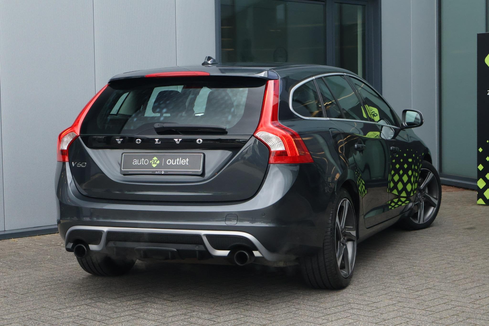 Volvo V60 2.0 T5 R-Design / Stoelverwarming, Euro 5, Stof, Zwart, 4 cilinders