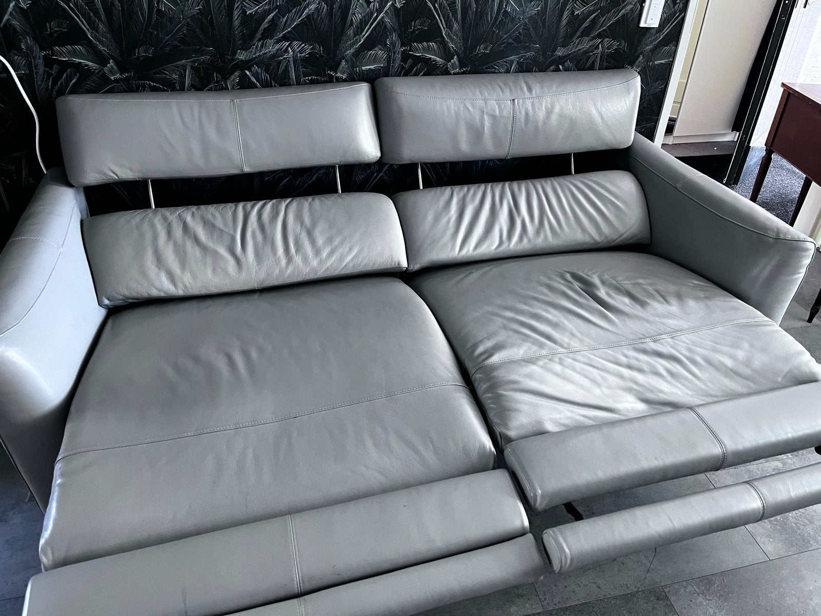 Gratis Natuzzi elektrische verstelbare bank van echt leer, Huis en Inrichting, Banken | Bankstellen, Ophalen, Gebruikt, Driepersoons