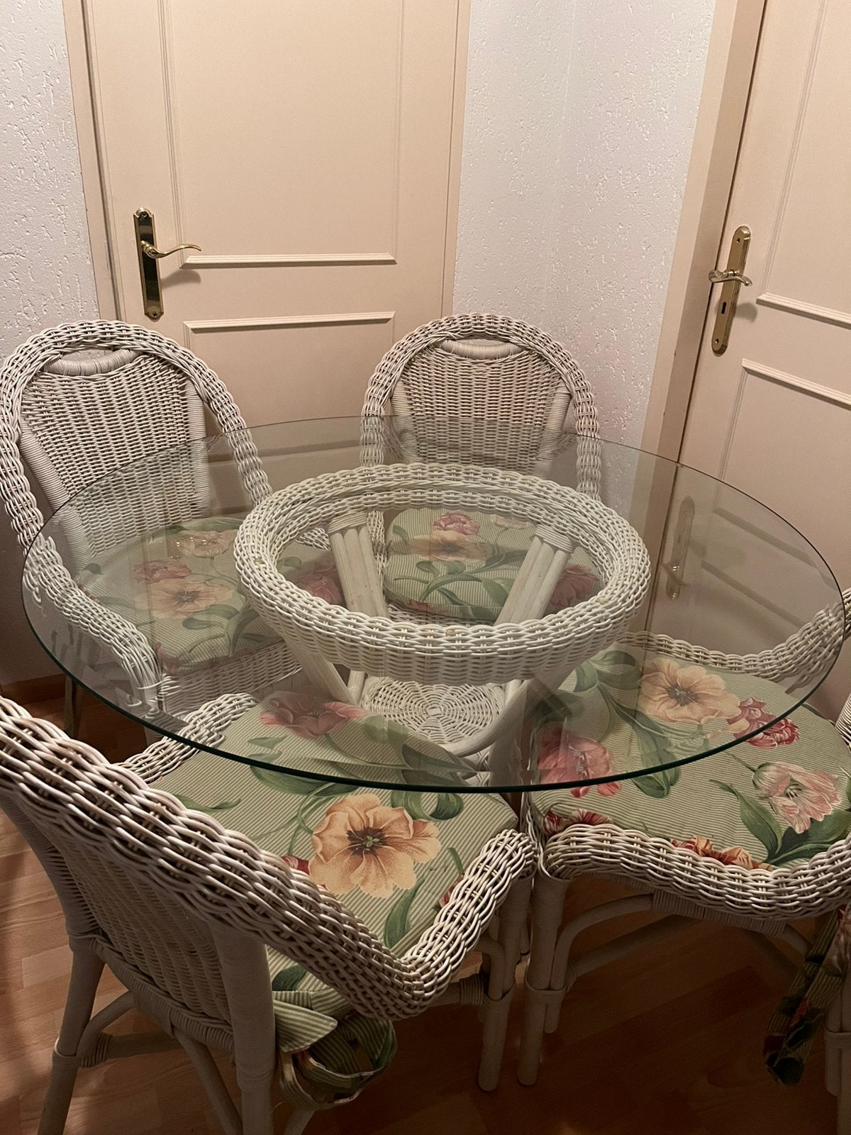 Witte eethoek van Rotan met glasplaat, Ophalen, Gebruikt, 4 tot 6 stoelen