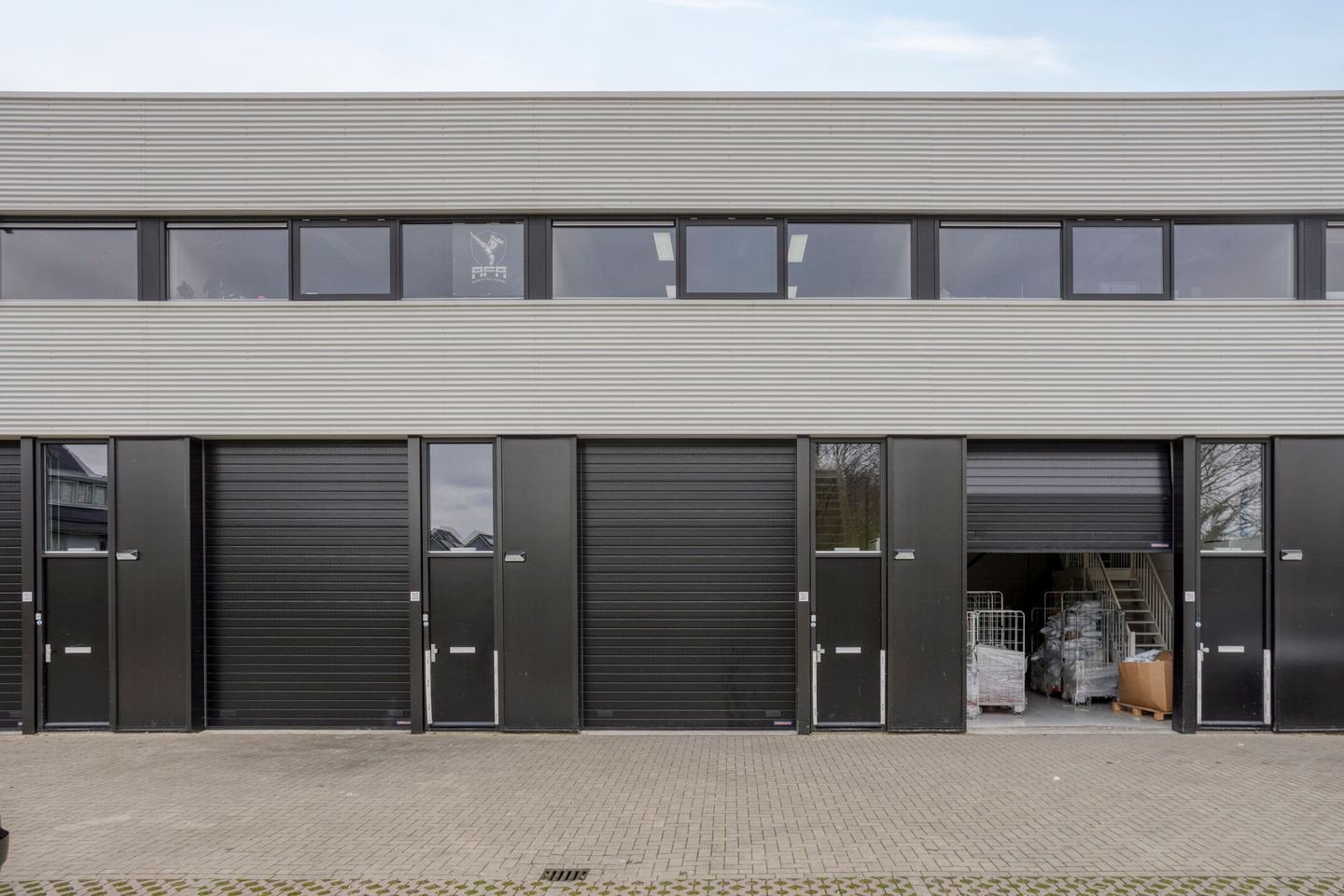 Bedrijfsruimte 135 m² te huur in Zoetermeer, Zakelijke goederen, Bedrijfs Onroerend goed, Bedrijfsruimte
