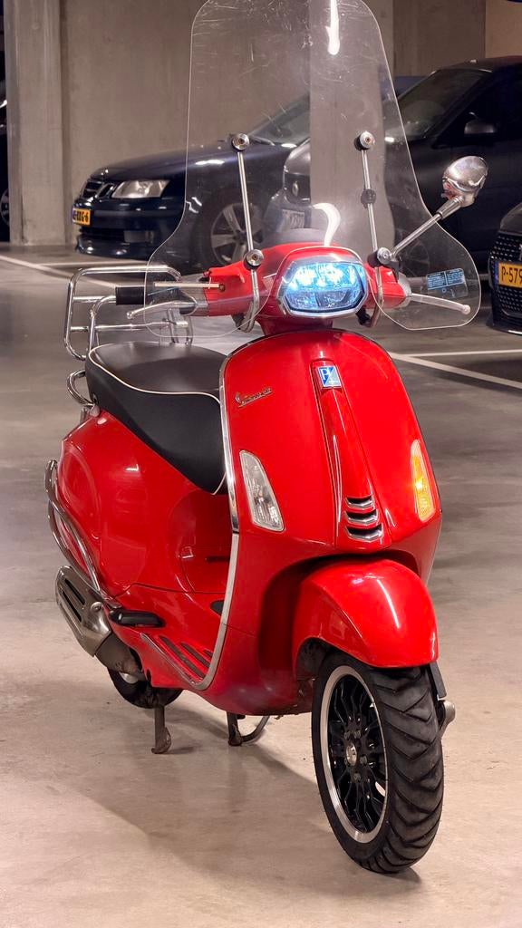 Vespa Sprint Rood | 2020 | Full Option + alarm | 45 km |, Ophalen, Overige modellen, Maximaal 45 km/u, Zo goed als nieuw