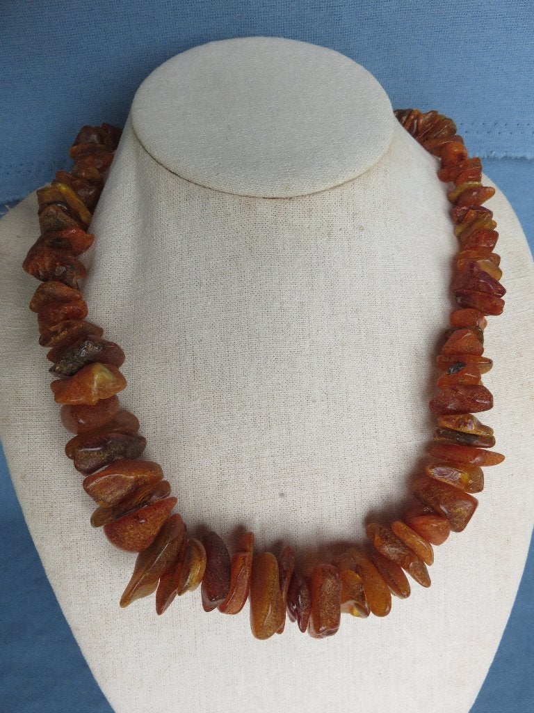 Hals ketting in ruw barnsteen - 20e eeuw – lengte = 60 cm, Sieraden, Tassen en Uiterlijk, Kettingen, Ophalen of Verzenden, Gebruikt