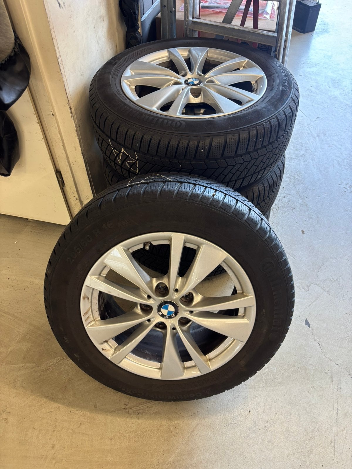 Bwm 16 inch lichtmetalen velgen met winterbanden, Ophalen, Velg(en), 16 inch, 205 mm