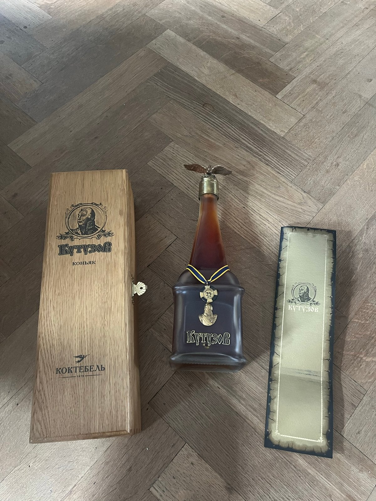 Kutuzov Cognac 25 jaar oud in houten kist, Ophalen