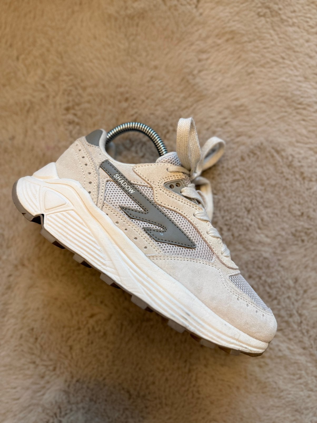 Hi-tec shadow beige 37, Ophalen of Verzenden, Zo goed als nieuw, Beige, Sneakers of Gympen