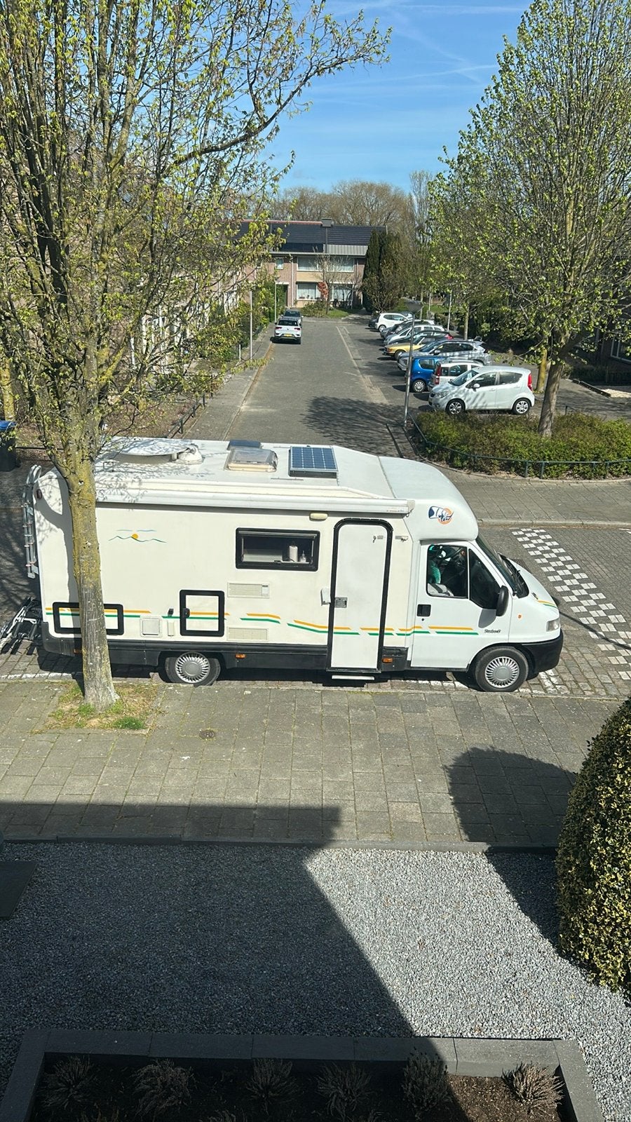 Foto 3 van camper met voortent