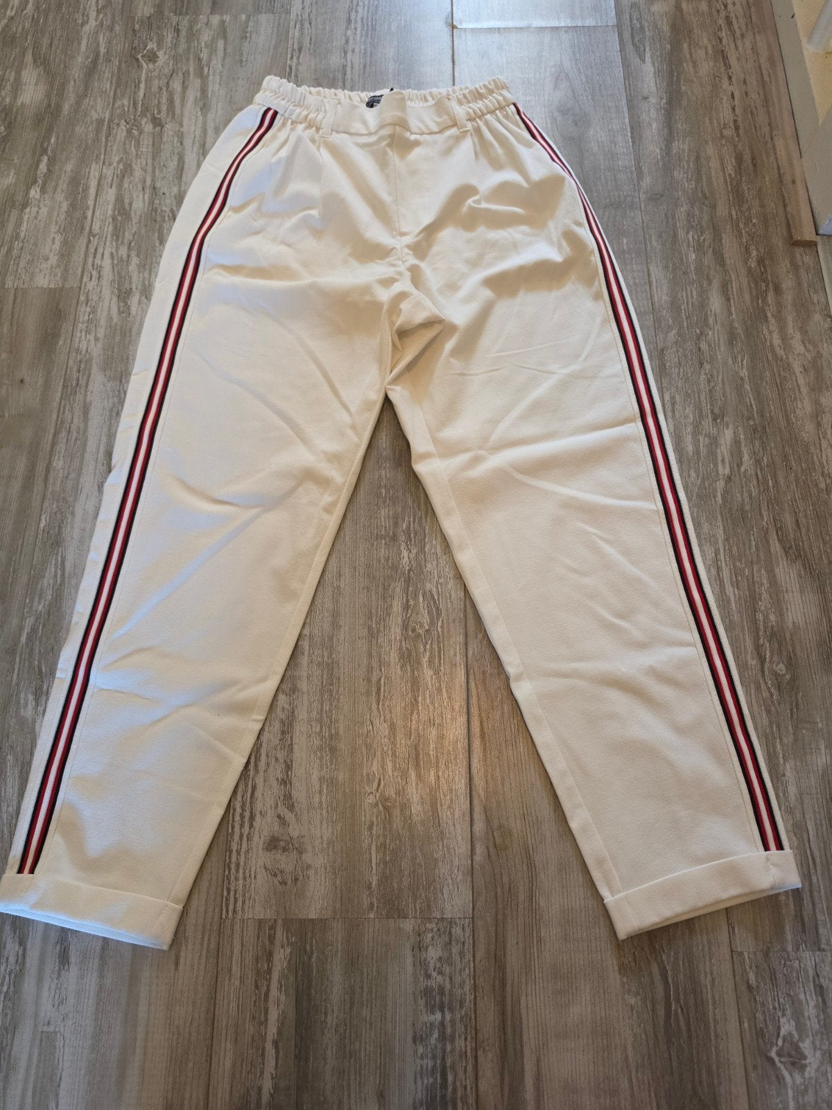 Bershka broek met strepen - Maat M, Maat 38/40 (M), Beige, Zo goed als nieuw, Lang