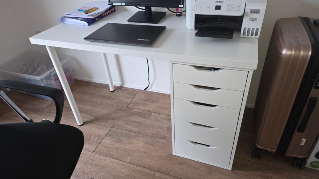 bureau met stoel, Ophalen, Zo goed als nieuw